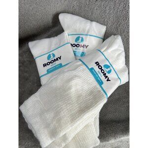 3 Pairs of Roomy Solid White Diabetic Comfort Crew Socks J800M Size 10-13 New!